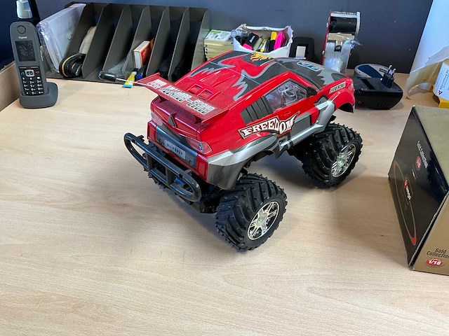 Nikko en burago rc en schaalmodel voertuig (3x) - afbeelding 5 van  7
