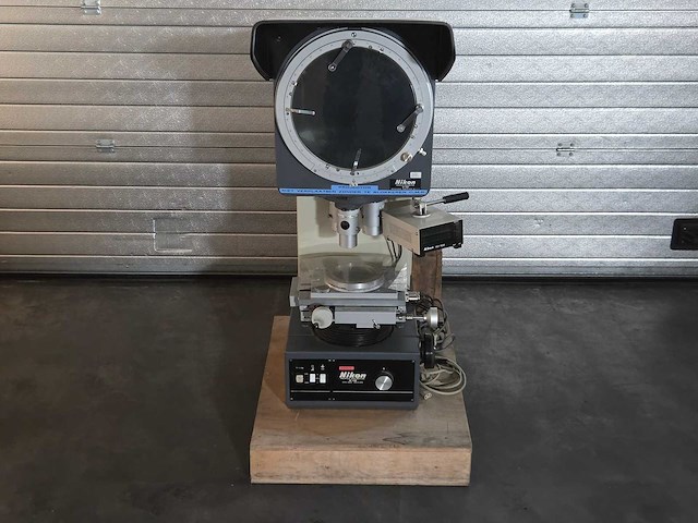 Nikon - 1987 - v-12 - profielprojector - afbeelding 1 van  20