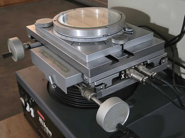 Nikon - 1987 - v-12 - profielprojector - afbeelding 20 van  20