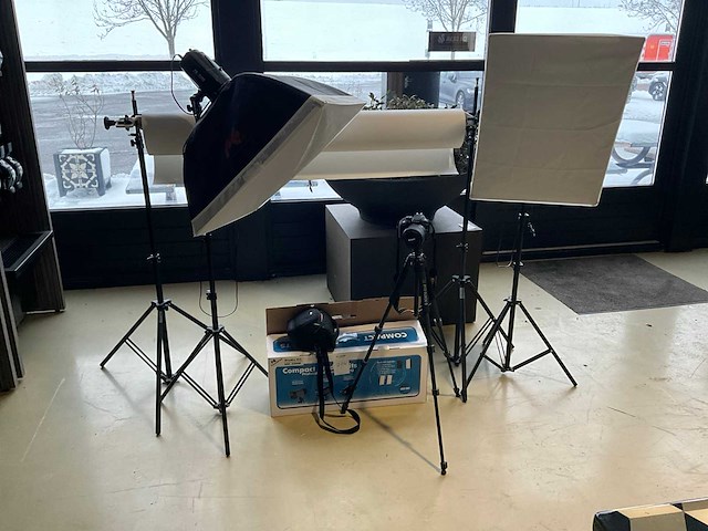 Nikon - d3300 - fotocamera met fotostudio - afbeelding 1 van  16