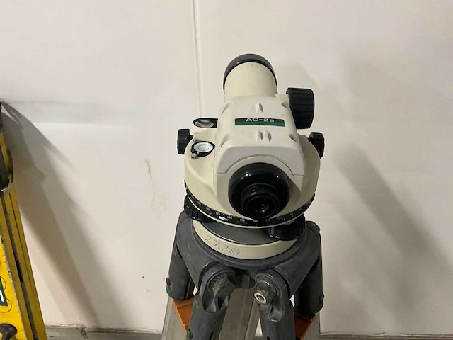 Nikon ac-2s waterpasinstrument / kijker met meetlat - afbeelding 6 van  11