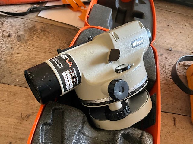 Nikon ap-5 waterpasinstrument - afbeelding 1 van  2