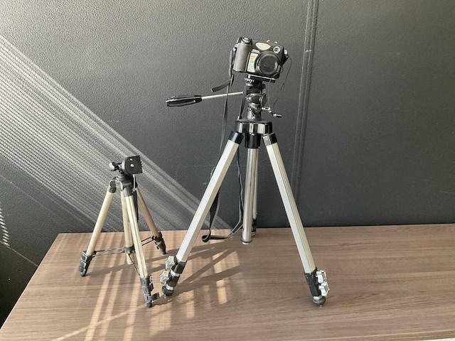 Nikon coolpix 5400 fotocamera met statieven - afbeelding 1 van  6
