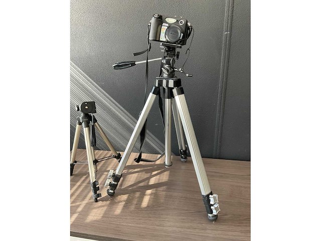 Nikon coolpix 5400 fotocamera met statieven - afbeelding 2 van  6