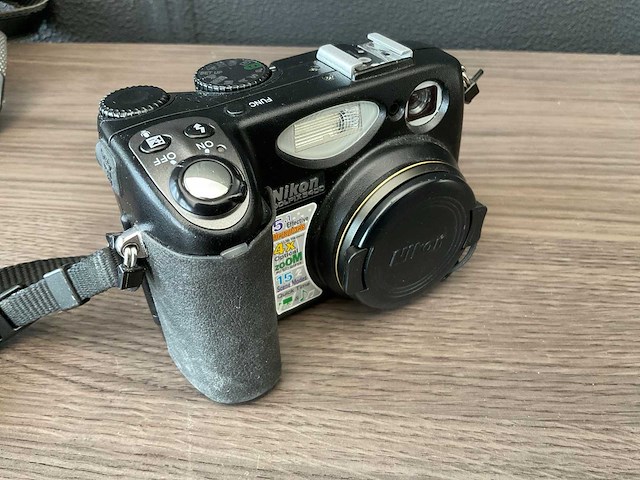 Nikon coolpix 5400 fotocamera met statieven - afbeelding 5 van  6