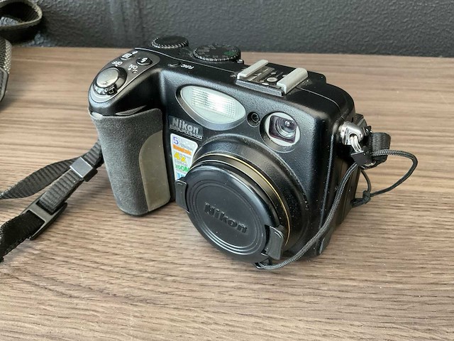 Nikon coolpix 5400 fotocamera met statieven - afbeelding 6 van  6