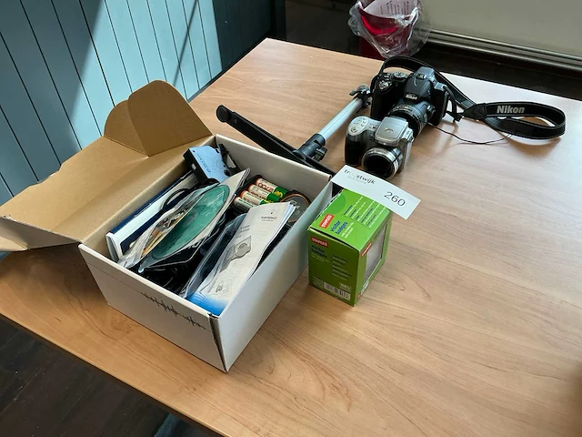 Nikon fotocamera (2x) - afbeelding 1 van  5