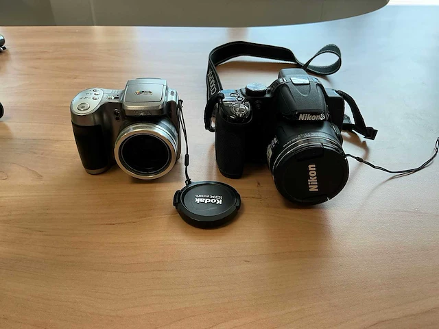 Nikon fotocamera (2x) - afbeelding 2 van  5