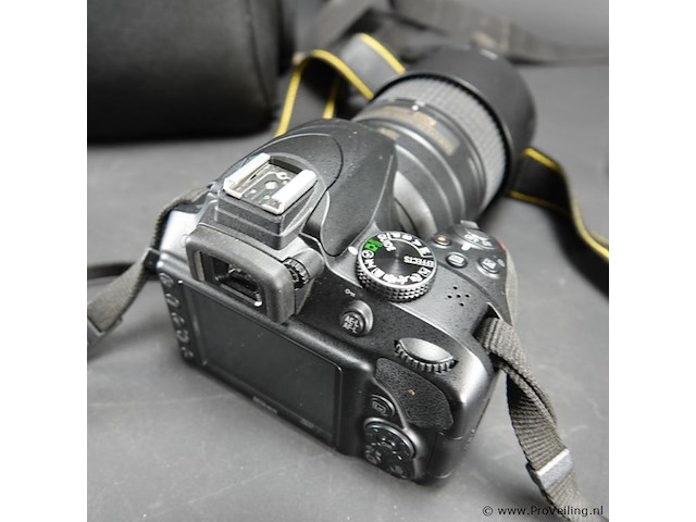 Nikon reflex d3300 camera in tas en met divers toebehoren - afbeelding 3 van  5