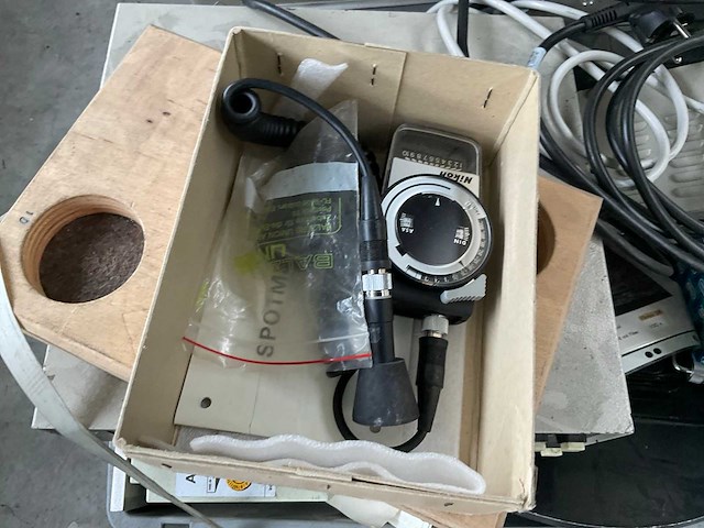 Nikon v-12 profiel projector - afbeelding 2 van  13