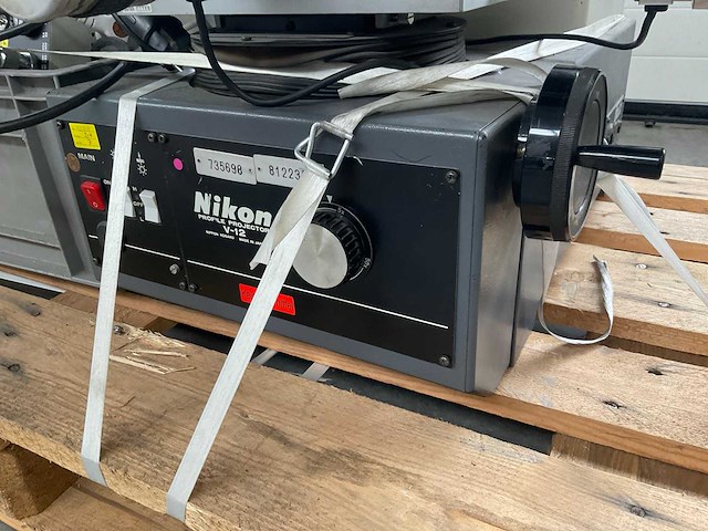 Nikon v-12 profiel projector - afbeelding 12 van  13