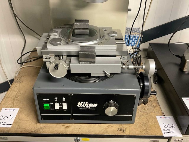 Nikon v-12 profiel projector - afbeelding 6 van  11