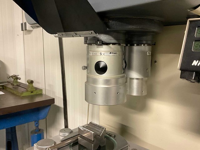 Nikon v-12 profiel projector - afbeelding 8 van  11