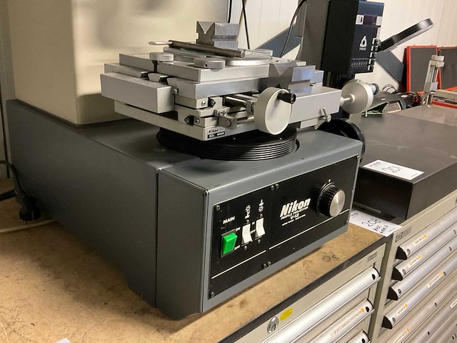 Nikon v-12 profiel projector - afbeelding 3 van  11