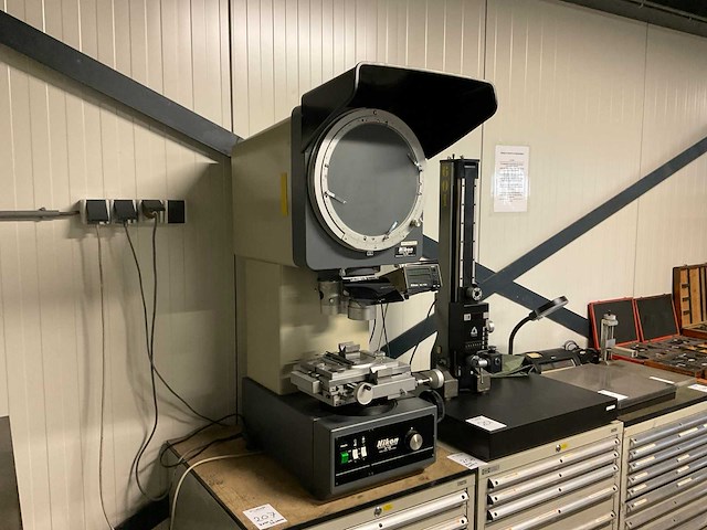 Nikon v-12 profiel projector - afbeelding 4 van  11