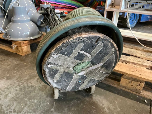 Nilco vloerboenmachine - afbeelding 3 van  3