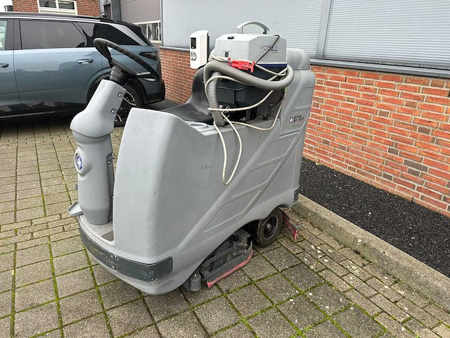 Nilfisk - br 850s - zelfrijdende schrobmachine - afbeelding 4 van  11