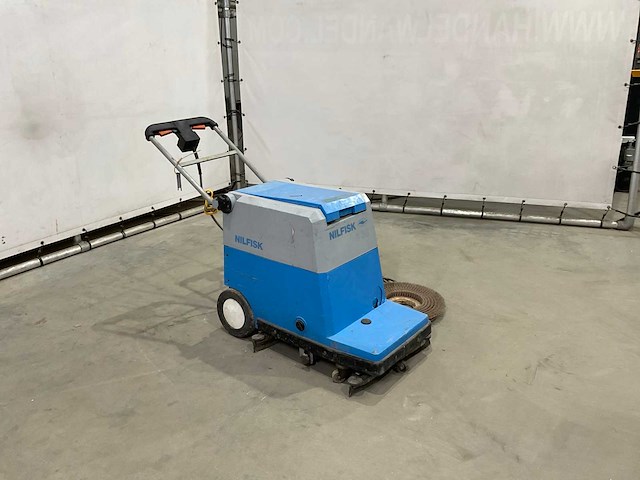 Nilfisk - c38 - veegmachine - afbeelding 2 van  9