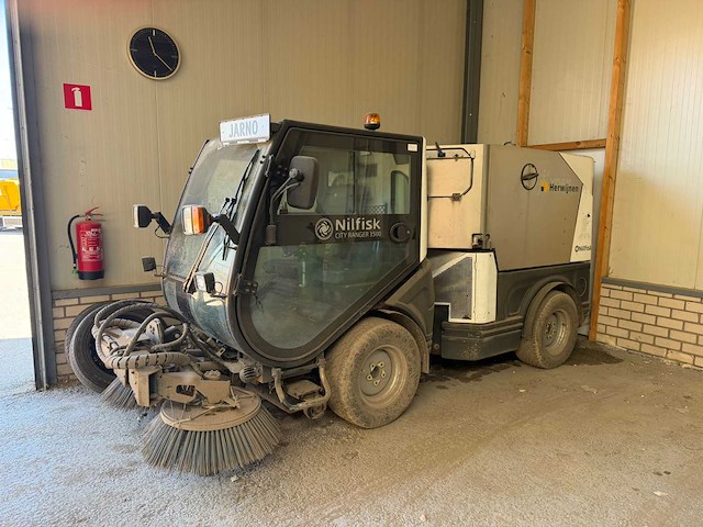 Nilfisk - city ranger 3500 - straatveegmachine - afbeelding 1 van  11