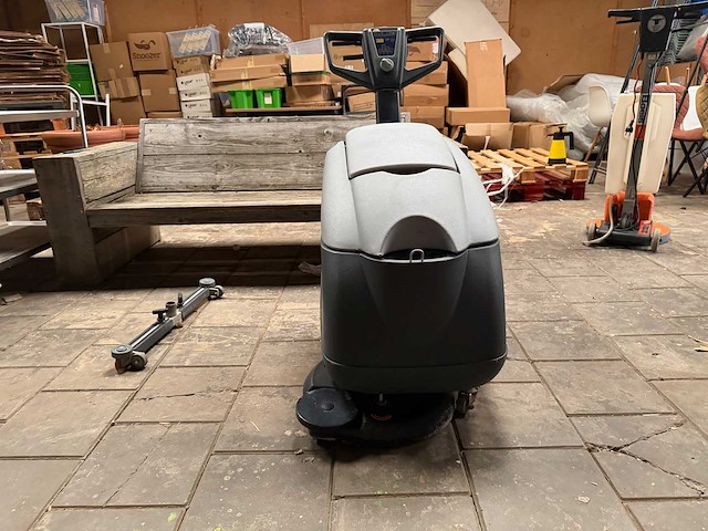 Nilfisk - sc 400 - schrob-zuigmachine - afbeelding 2 van  5