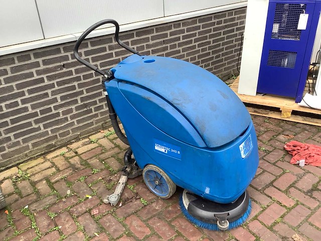 Nilfisk alto scrubtec 343 b veegmachine - afbeelding 1 van  2