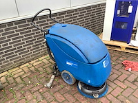 Nilfisk alto scrubtec 343 b veegmachine - afbeelding 1 van  2