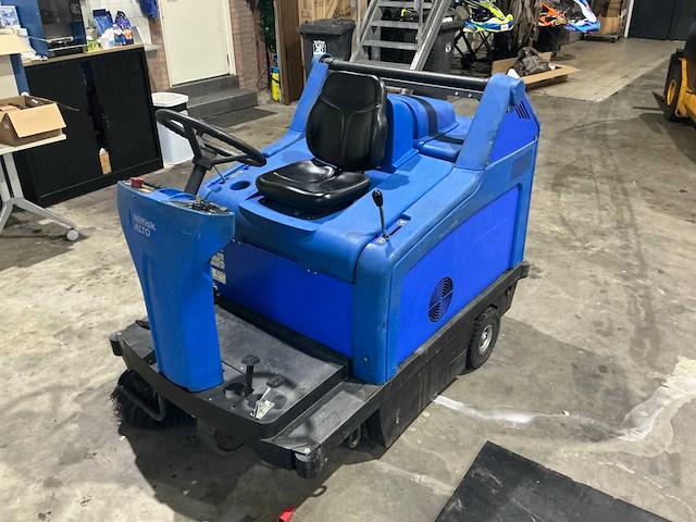 Nilfisk alto zit veegmachine - afbeelding 1 van  28