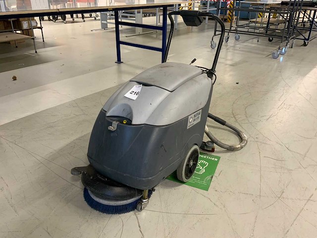 Nilfisk ba 410 veegmachine - afbeelding 1 van  9
