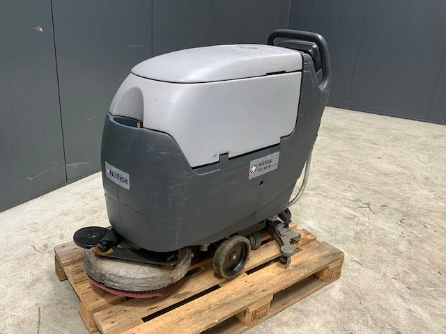 Nilfisk ba 451d schrob veegmachine - afbeelding 1 van  3