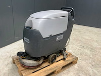 Nilfisk ba 451d schrob veegmachine - afbeelding 1 van  3