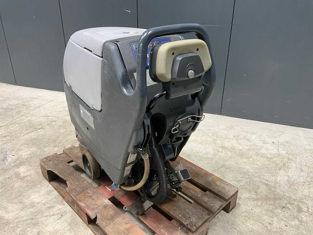 Nilfisk ba 451d schrob veegmachine - afbeelding 3 van  5