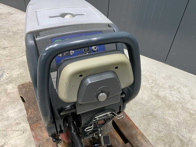 Nilfisk ba 451d schrob veegmachine - afbeelding 4 van  5