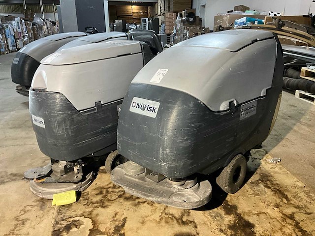 Nilfisk ba 651/ 451d schrob-/ zuigmachine (2x) - afbeelding 1 van  14
