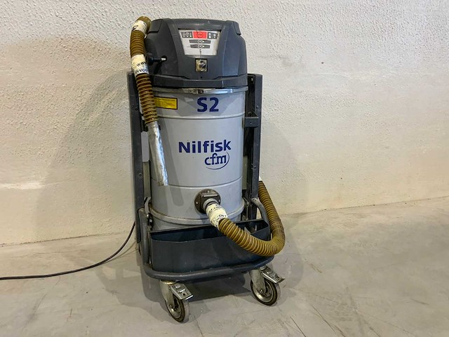 Nilfisk cfm s2l industriële stofzuiger - afbeelding 1 van  6