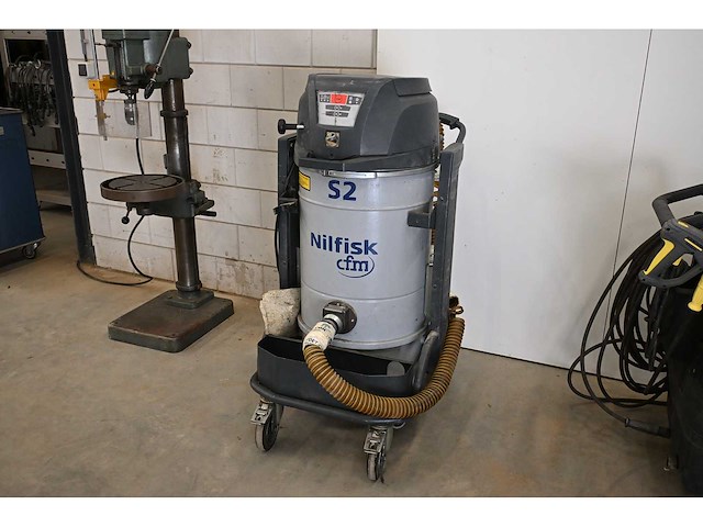 Nilfisk cfm s2l industriële stofzuiger - afbeelding 1 van  4