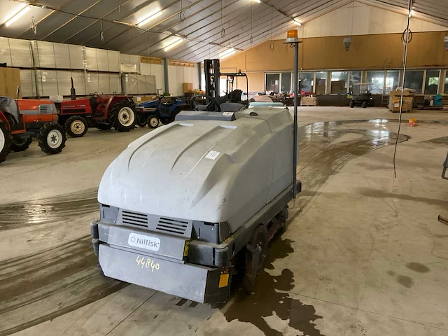 Nilfisk cr1000 zelfrijdende veeg- schrobmachine - afbeelding 1 van  20