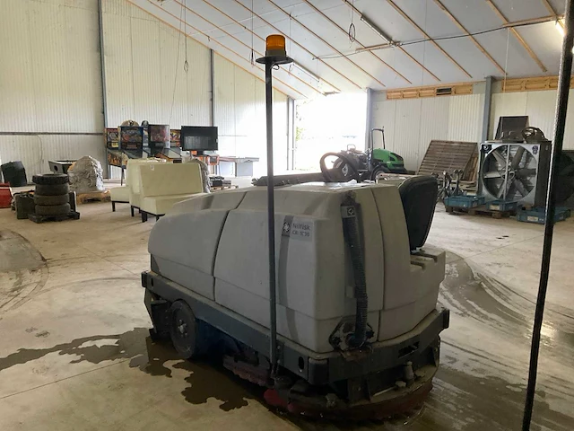 Nilfisk cr1000 zelfrijdende veeg- schrobmachine - afbeelding 18 van  20