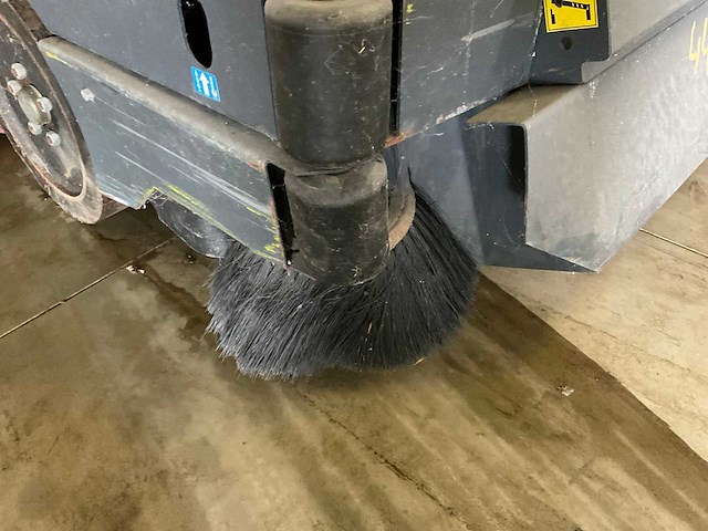 Nilfisk cr1000 zelfrijdende veeg- schrobmachine - afbeelding 2 van  20