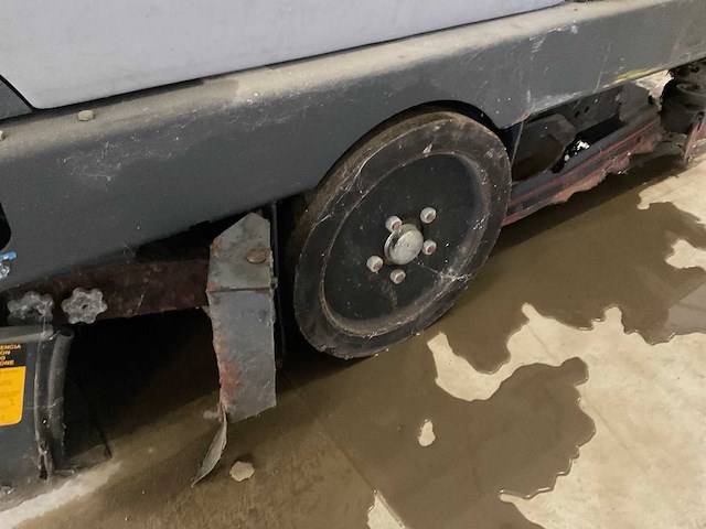 Nilfisk cr1000 zelfrijdende veeg- schrobmachine - afbeelding 3 van  20