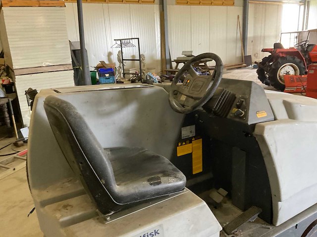 Nilfisk cr1000 zelfrijdende veeg- schrobmachine - afbeelding 5 van  20