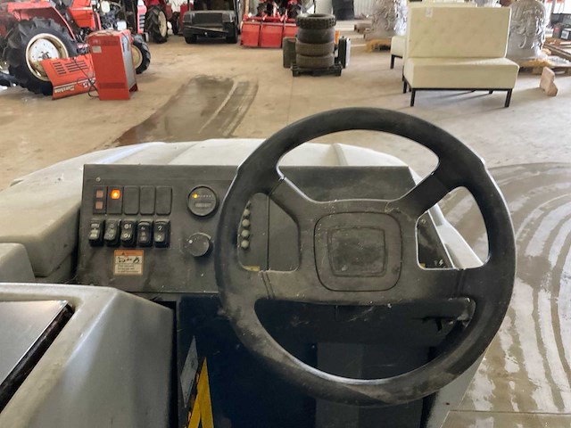 Nilfisk cr1000 zelfrijdende veeg- schrobmachine - afbeelding 7 van  20