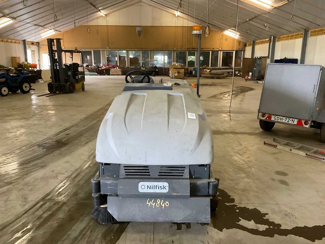 Nilfisk cr1000 zelfrijdende veeg- schrobmachine - afbeelding 12 van  20