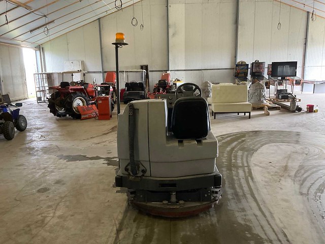 Nilfisk cr1000 zelfrijdende veeg- schrobmachine - afbeelding 17 van  20