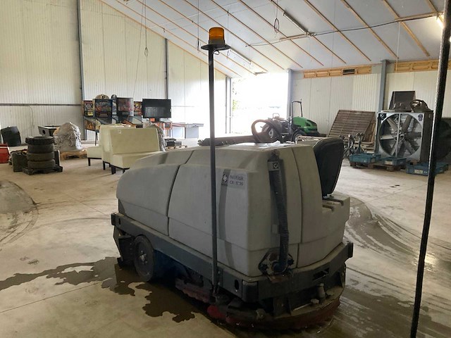 Nilfisk cr1000 zelfrijdende veeg- schrobmachine - afbeelding 18 van  20