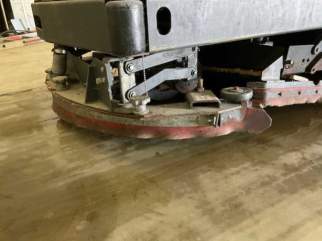 Nilfisk cr1000 zelfrijdende veeg- schrobmachine - afbeelding 19 van  20