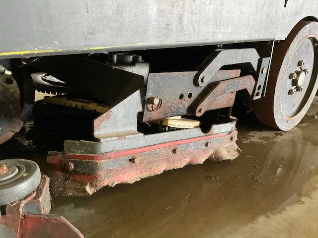 Nilfisk cr1000 zelfrijdende veeg- schrobmachine - afbeelding 20 van  20