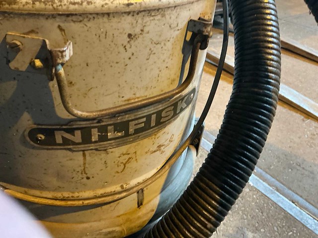 Nilfisk gae industriële stofzuiger - afbeelding 5 van  6