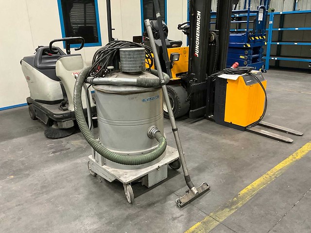 Nilfisk gb 733 industriële tonstofzuiger - afbeelding 2 van  8