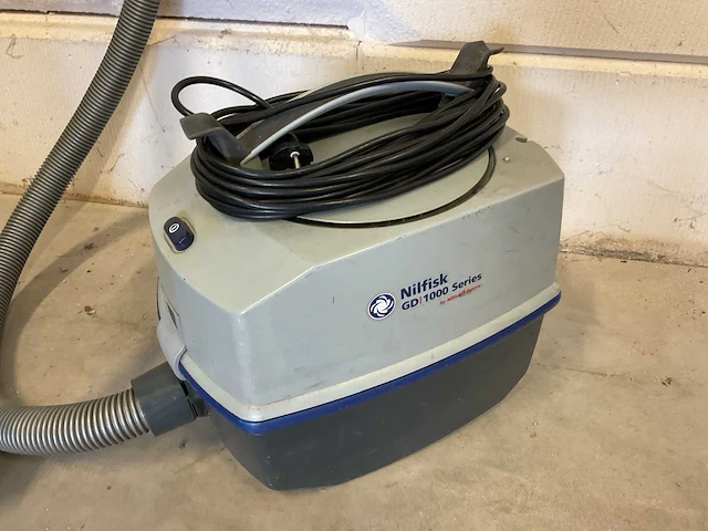 Nilfisk gd 1010 stofzuiger - afbeelding 2 van  3