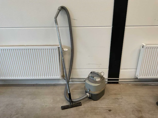 Nilfisk gd90c stofzuiger - afbeelding 1 van  3